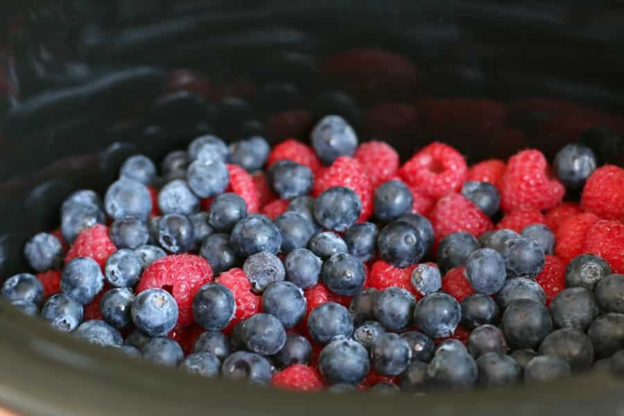 Blueberries and raspberries in the slow cooker.