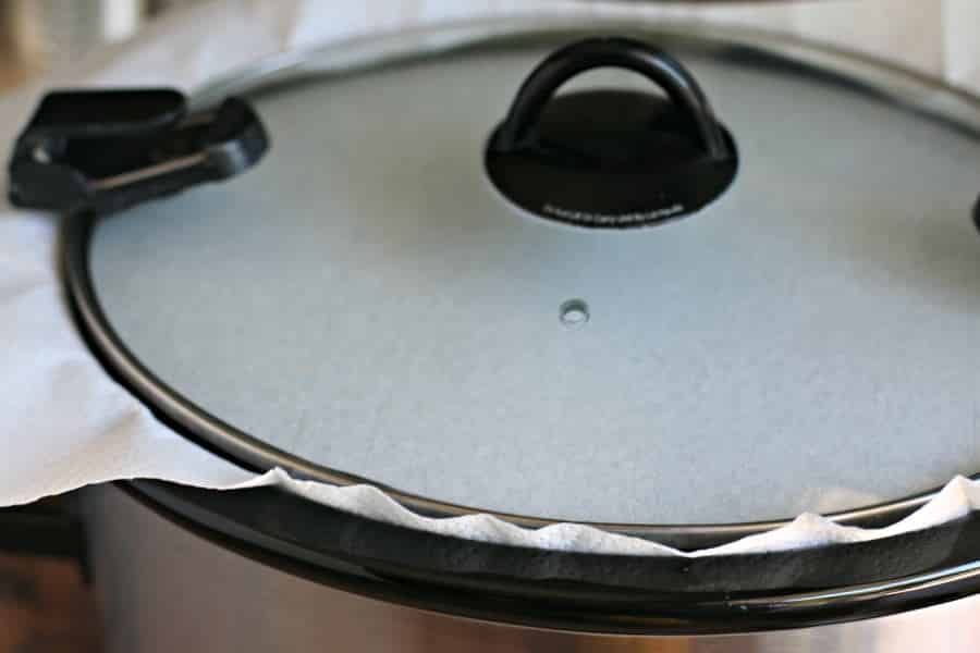 paper towel under the lid of slow cooker.