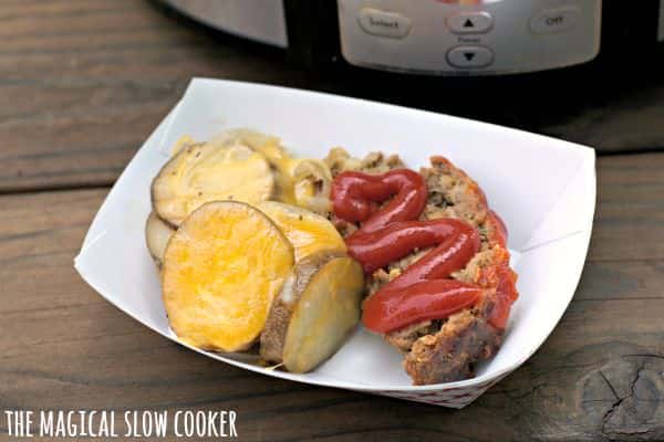 meat loaf and cheesy potatoes in paper tray