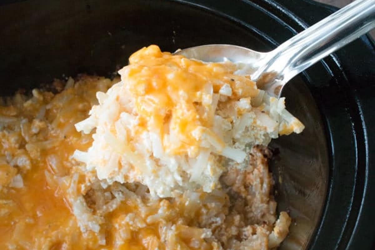 https://www.themagicalslowcooker.com/wp-content/uploads/2015/11/cheesy-hashbrown-facebook.jpg