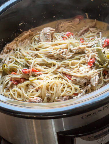 spaghetti with chicken and bell peppers in slow cooker