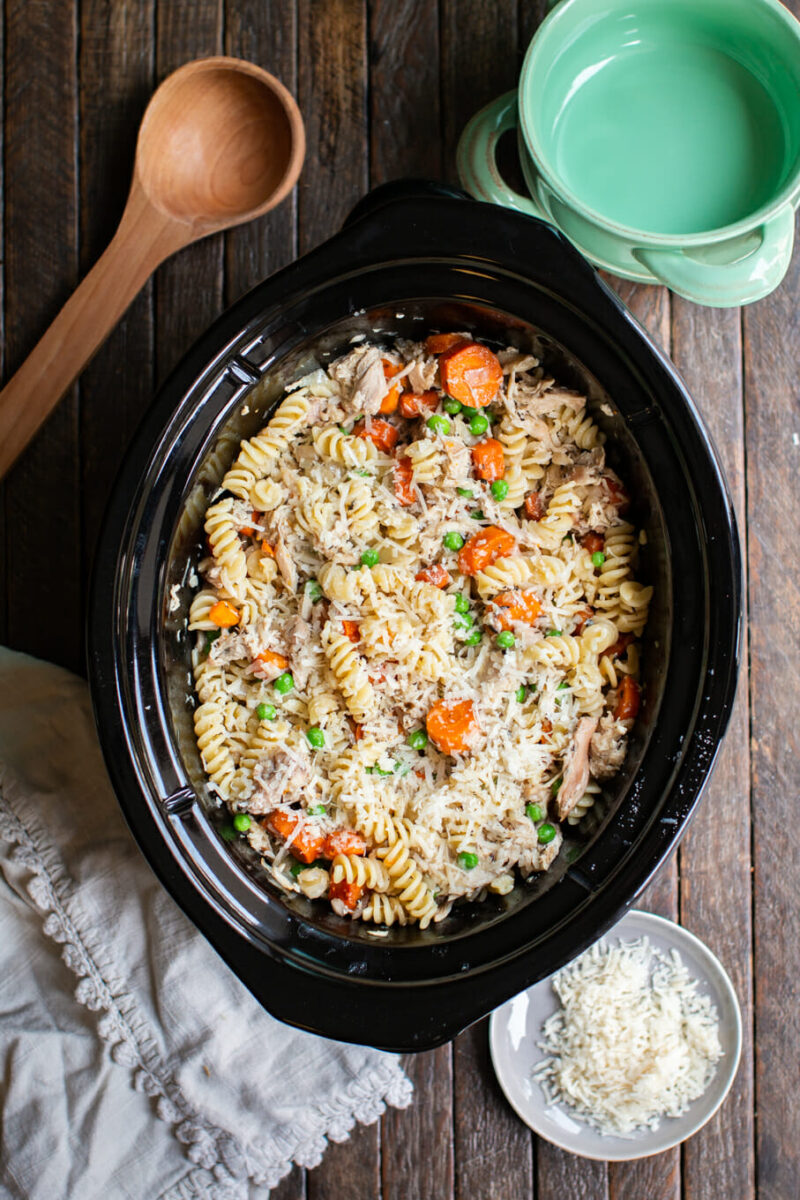 Chicken, rotini pasta, carrots, peas in a garlic butter sauce.