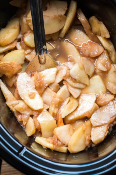 slow cooker maple cardamom apples with puff pastry