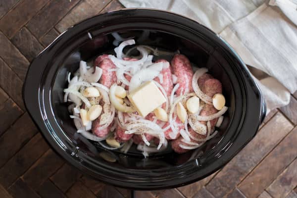 Easy Slow Cooker Beer Brats – Must Love Home