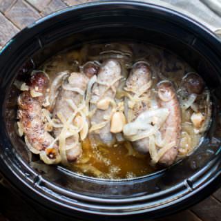 Slow Cooker Beer and Garlic Brats