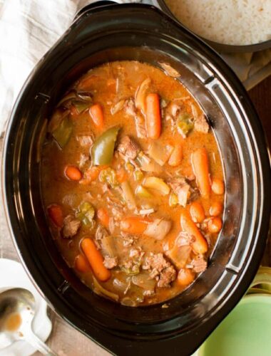 A1 beef stew with bell pepper in a slow cooker.