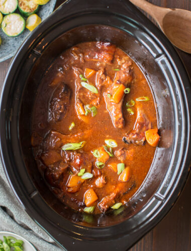 ribs in barbecue sauce with peaches in slow cooker