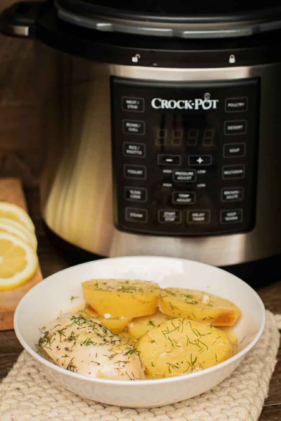 https://www.themagicalslowcooker.com/wp-content/uploads/2018/10/lemon-dill-chicken-and-potatoes-5.jpg