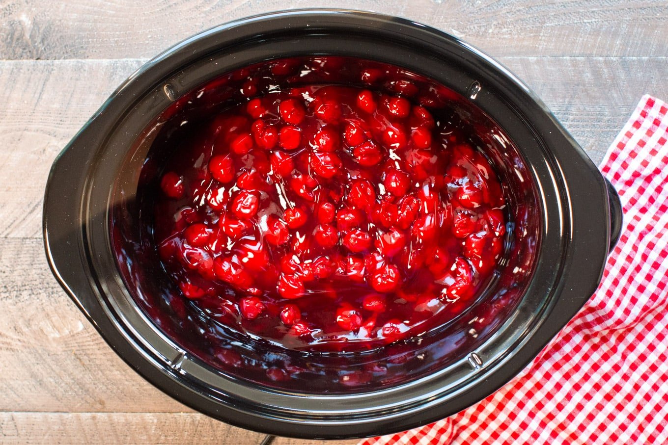 2 cans of cherry pie filling in slow cooker