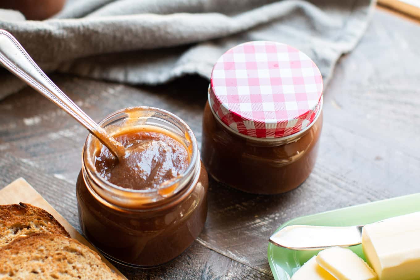 apple butter in jars