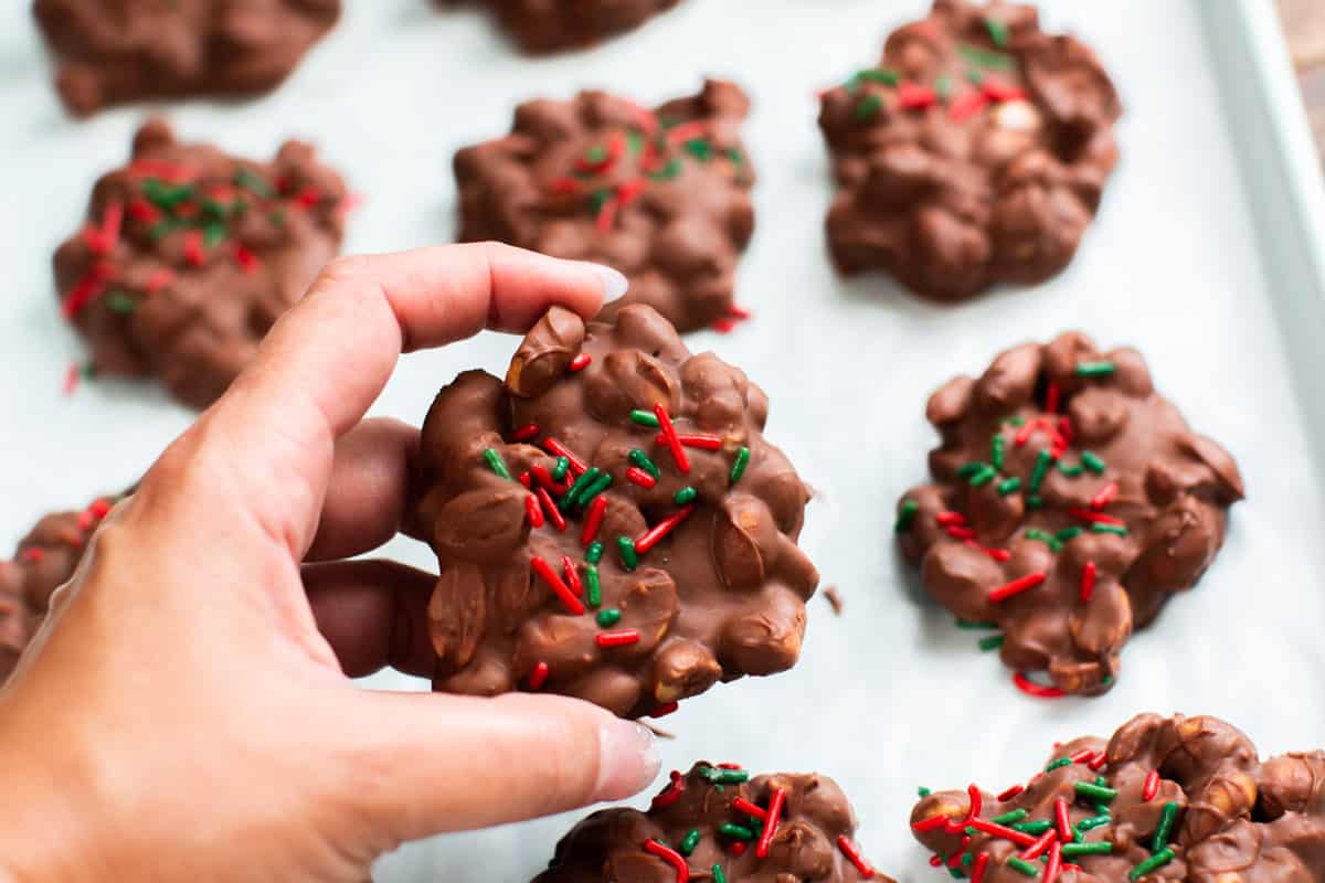 Crockpot Christmas Peanut Clusters