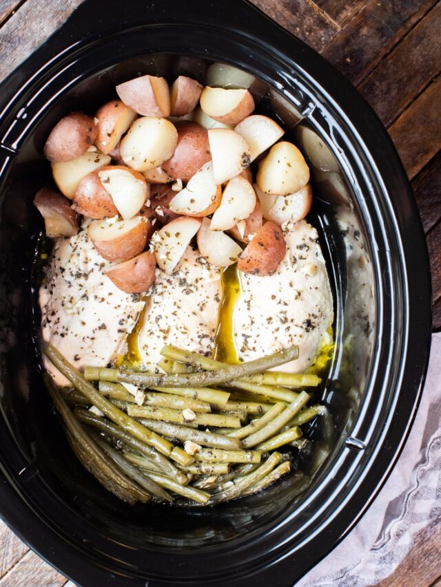 Seasoned Slow Cooker Chicken, Potatoes and Green beans The Magical