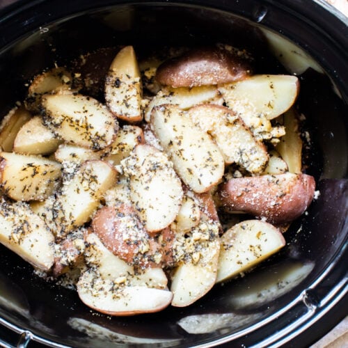 garlic parmesan potatoes with cheese and garlic in slow cooker