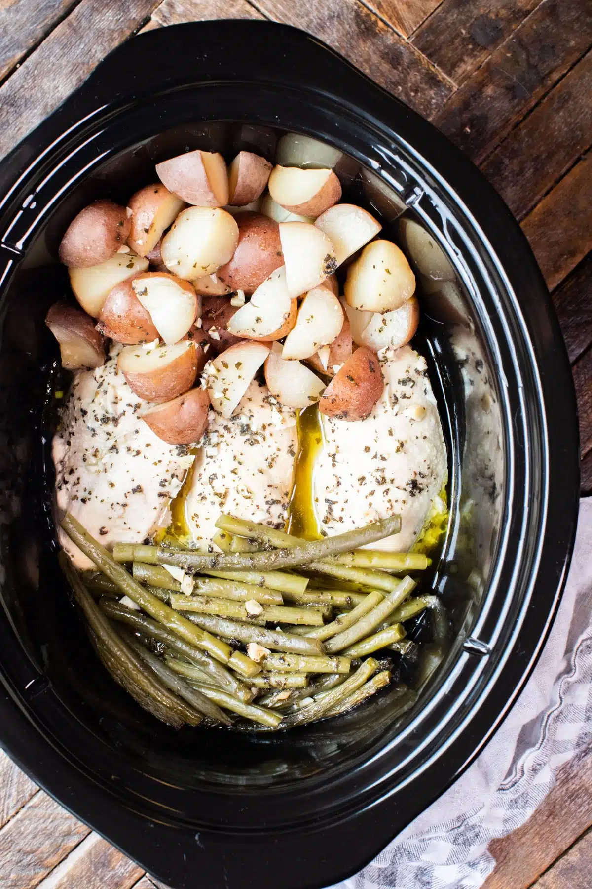 Slow Cooker Seasoned Chicken, Green Beans and Potatoes - Crockpot Dinner Recipes