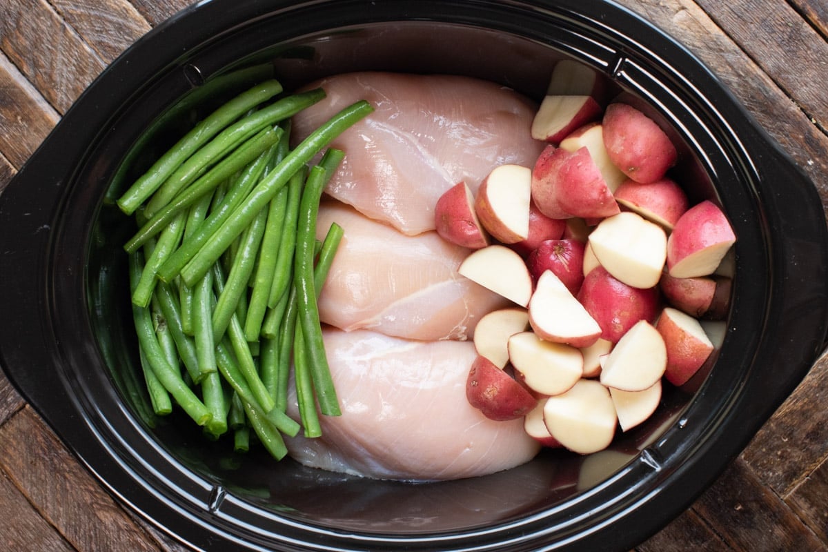 green beans, chicken breasts, red potatoes in slow cooker