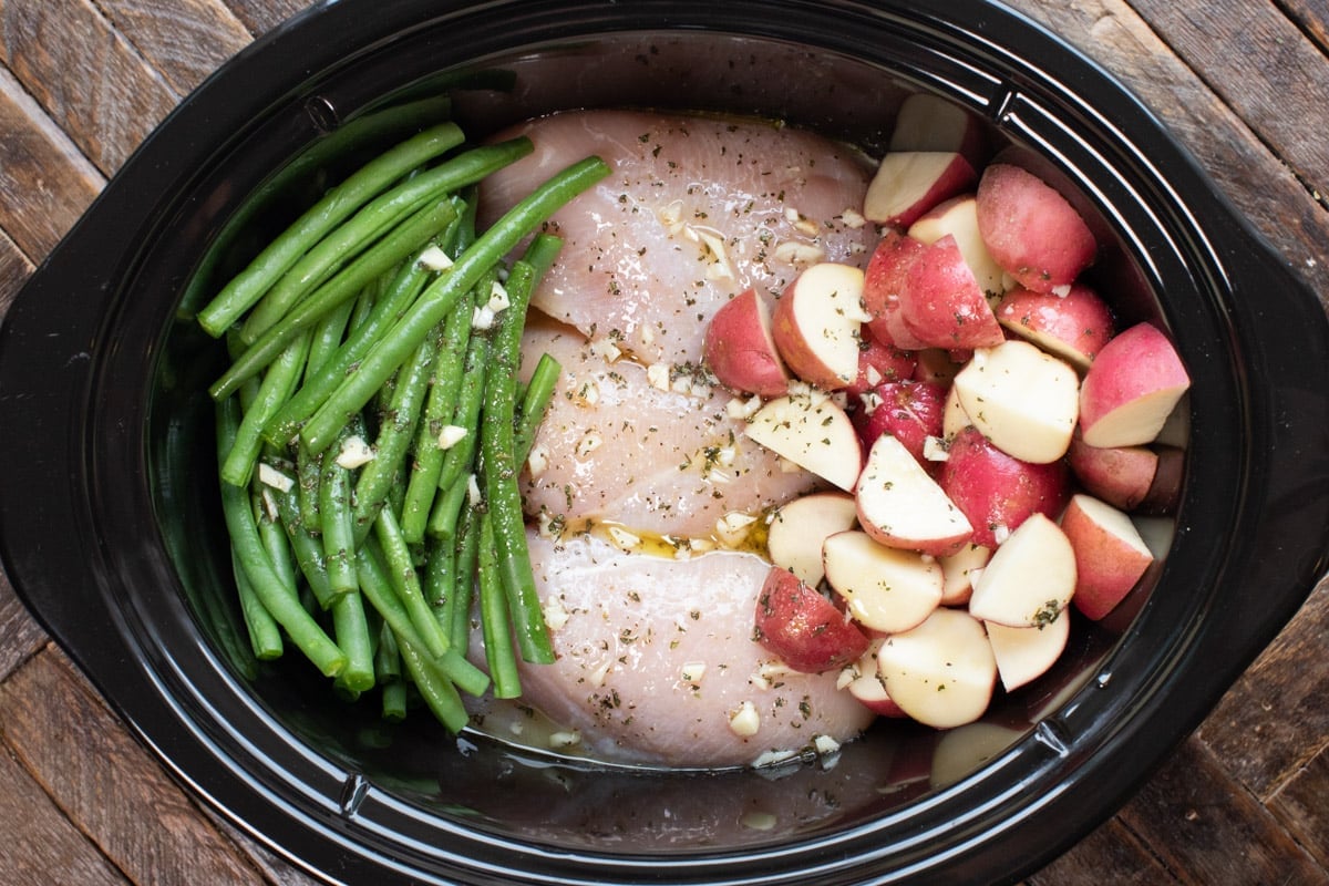 Slow Cooker Seasoned Chicken, Green Beans and Potatoes