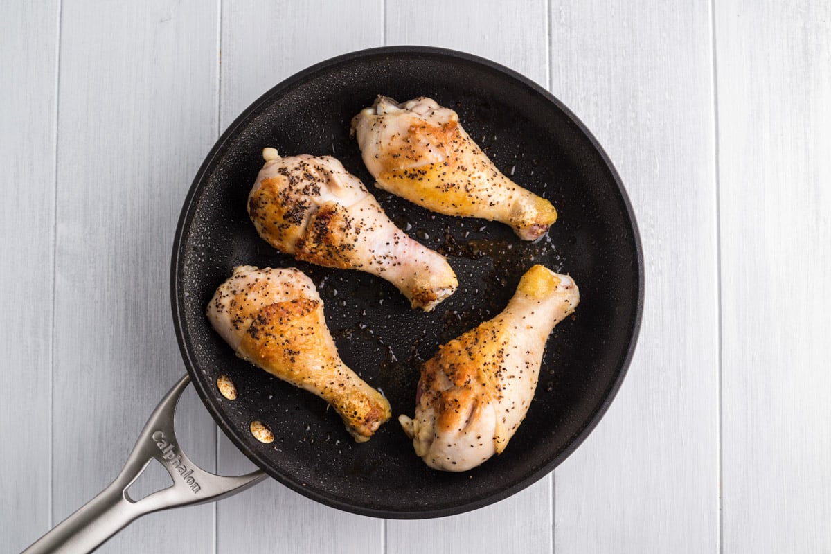 4 cooked drumsticks in frying pan