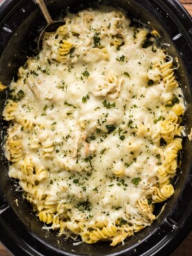 Cooked pesto mozzarella chicken, in the slow cooker.