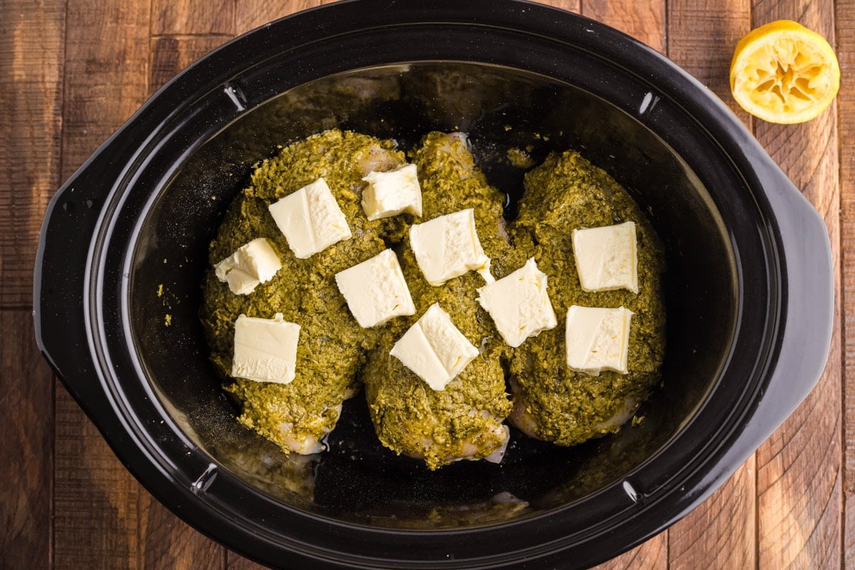 chicken breasts, mozzarella, butter and lemon juice ina slow cooker.