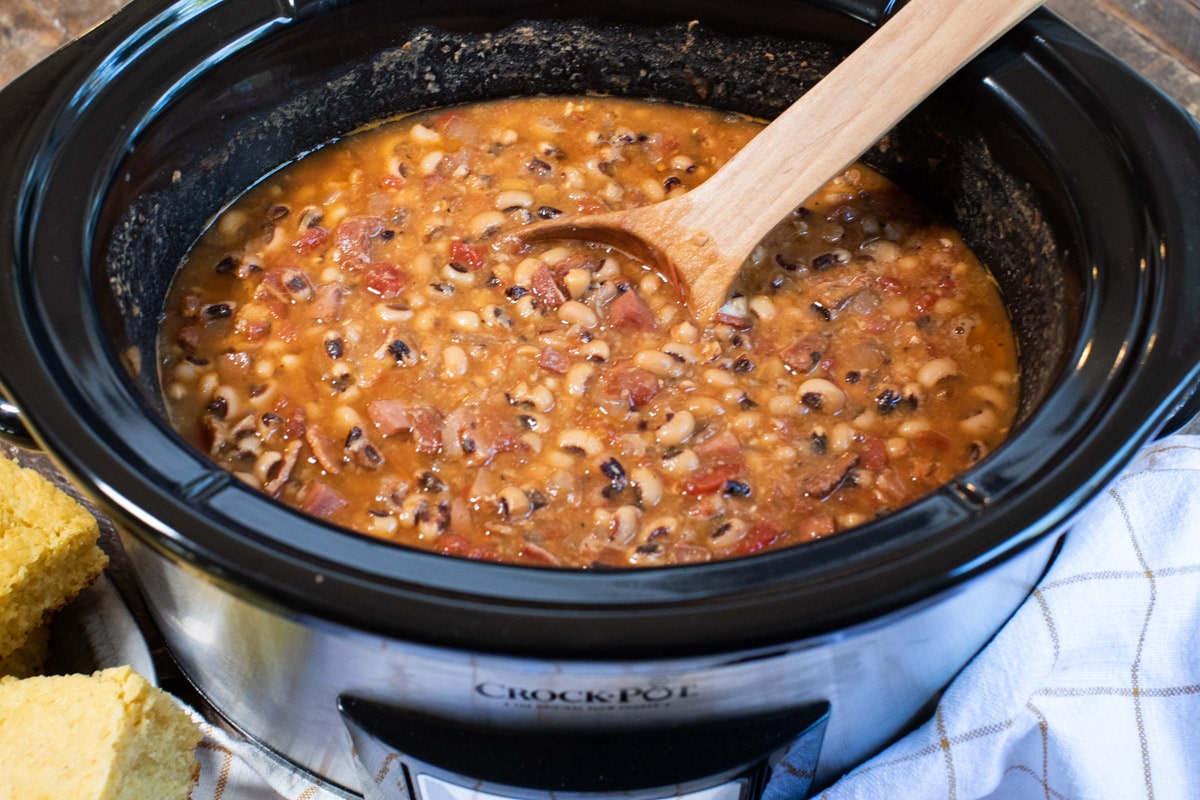 side view of black eyed peas in slow cooker
