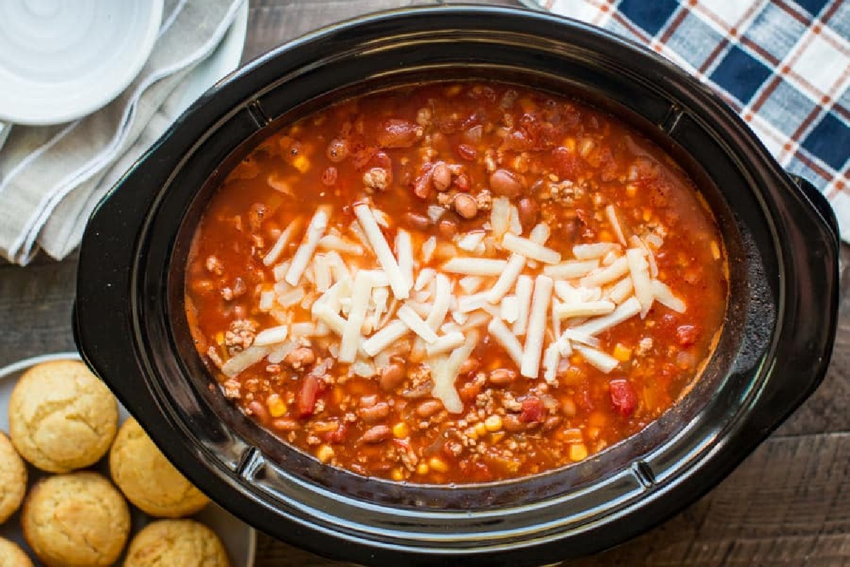 turkey chili in slow cooker with cornbread on the side