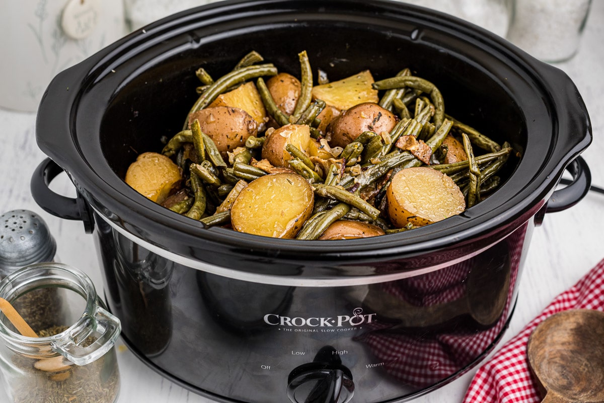 Slow Cooker Green Beans and Potatoes {with bacon} - The Magical