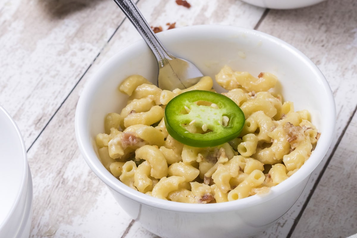 bowl of jalapeno mac and cheese