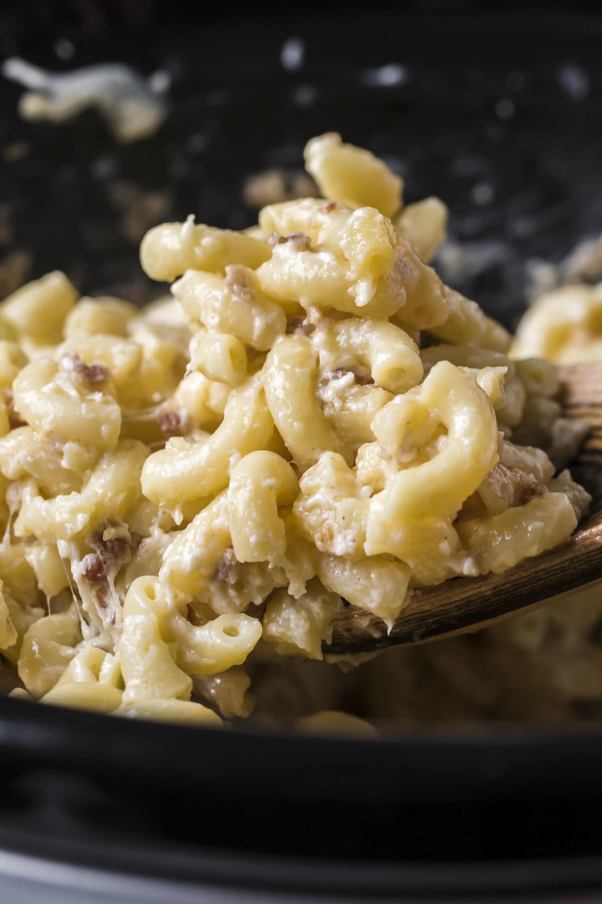 jalapeno mac and cheese on a spoon