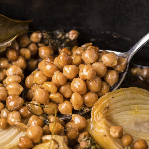 spoon of chickpeas in slow cooker