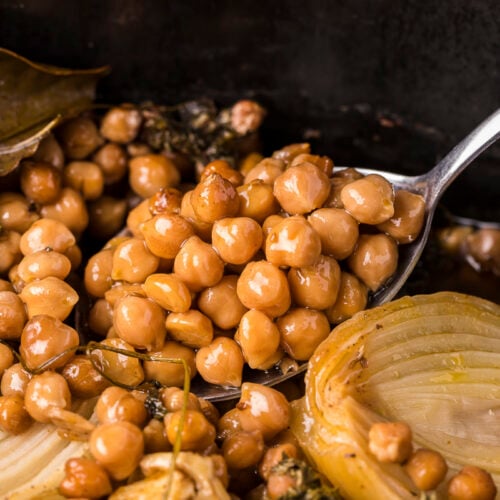 spoon of chickpeas in slow cooker