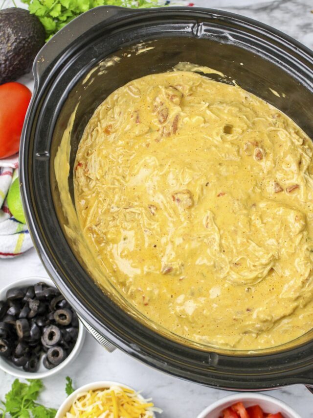 Slow Cooker Queso Chicken