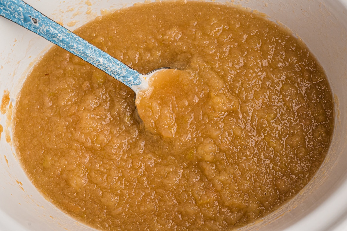 applesauce done cooking in the crockpot.