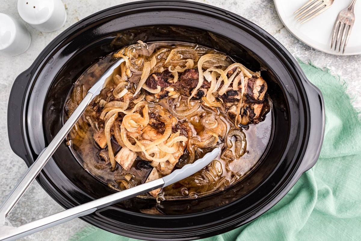 Slow Cooker Beef Ribs (Beer and Onion)