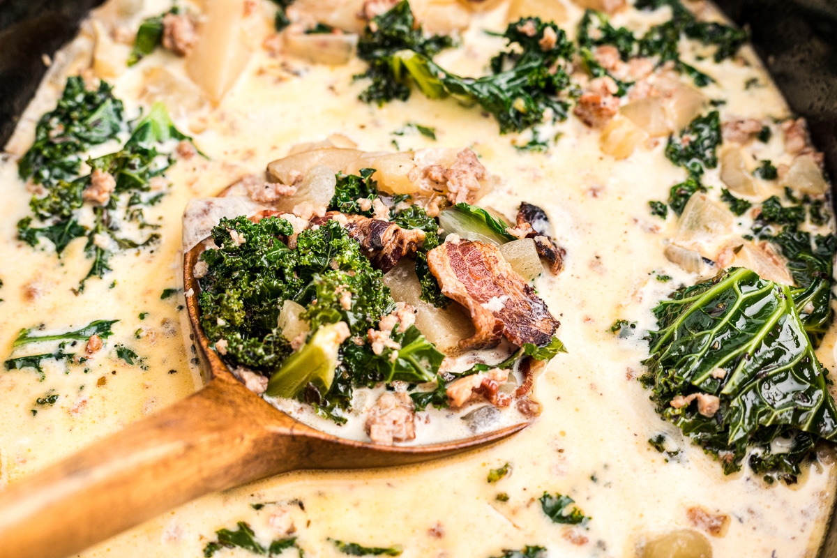 zoomed in shot of zuppa toscana.