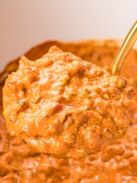 scoop of jalapeno popper chicken chili.