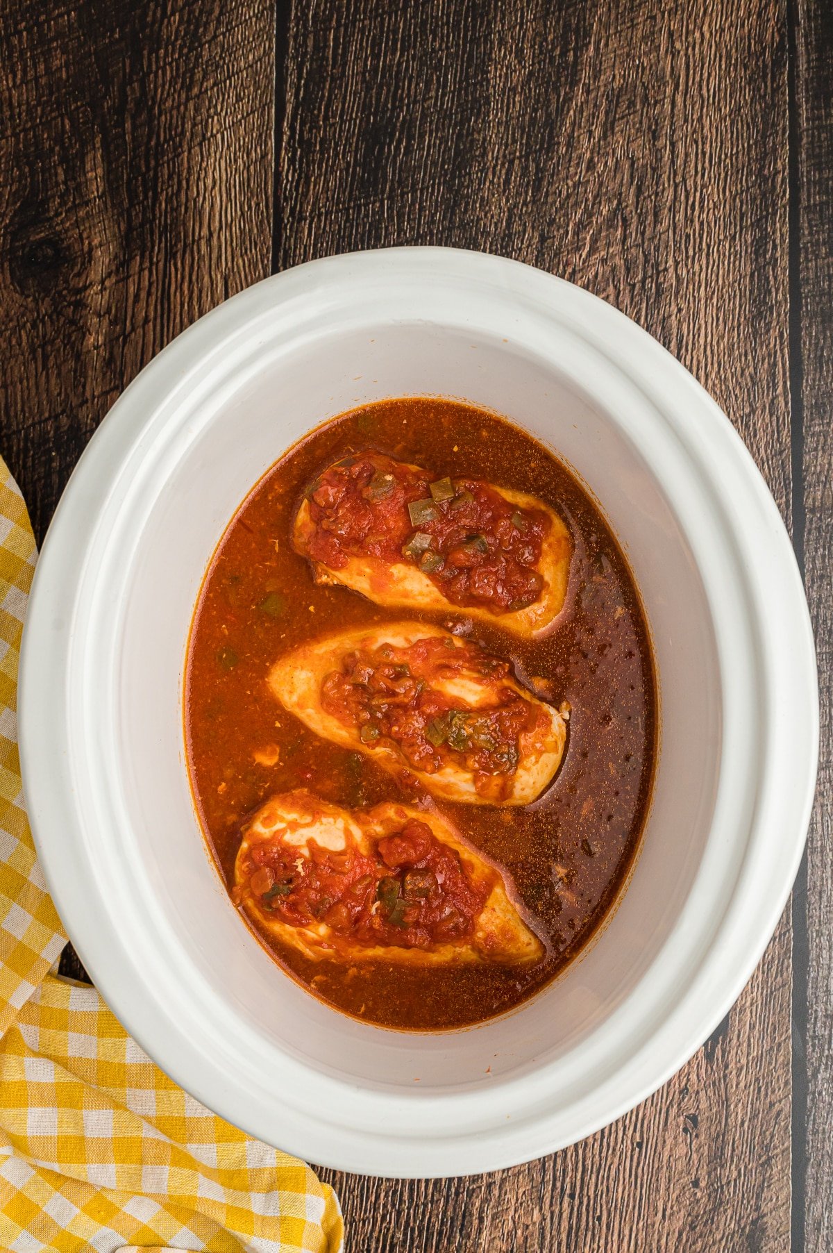 salsa pour over chicken breasts in a slow cooker.