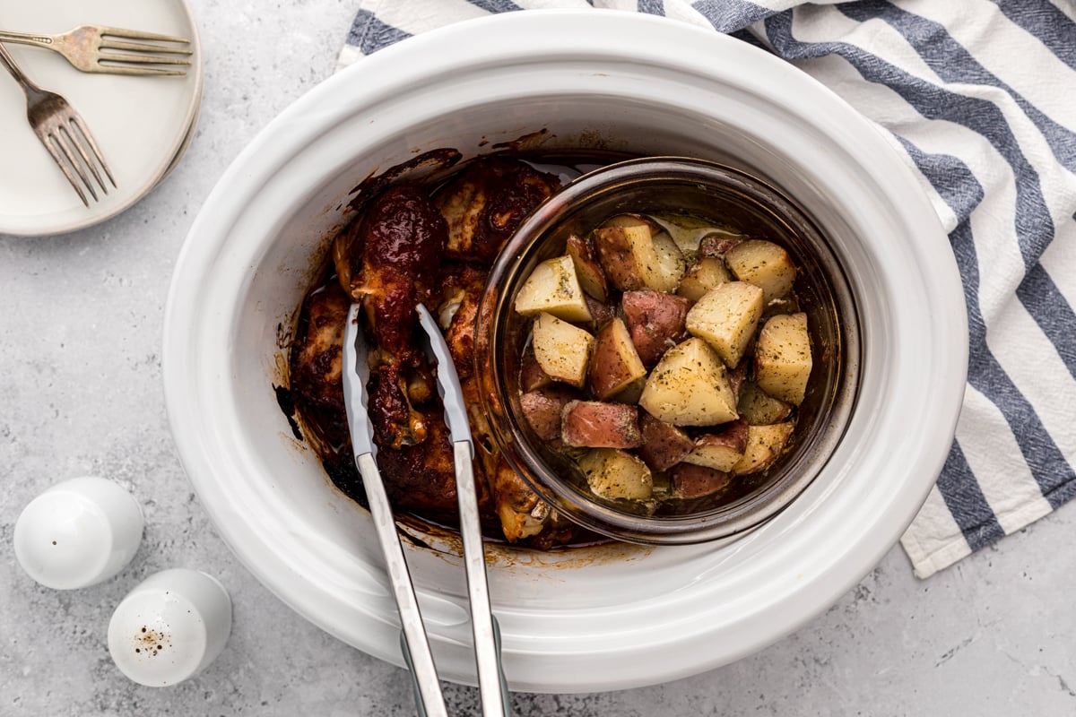 cooked chicken drumsticks with ranch potatoes.