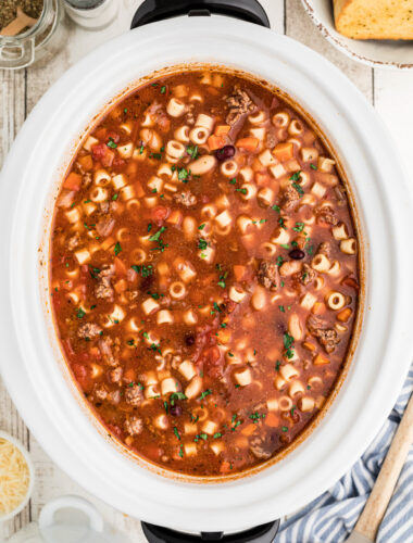 Pasta fagoli soup in a slow cooker.