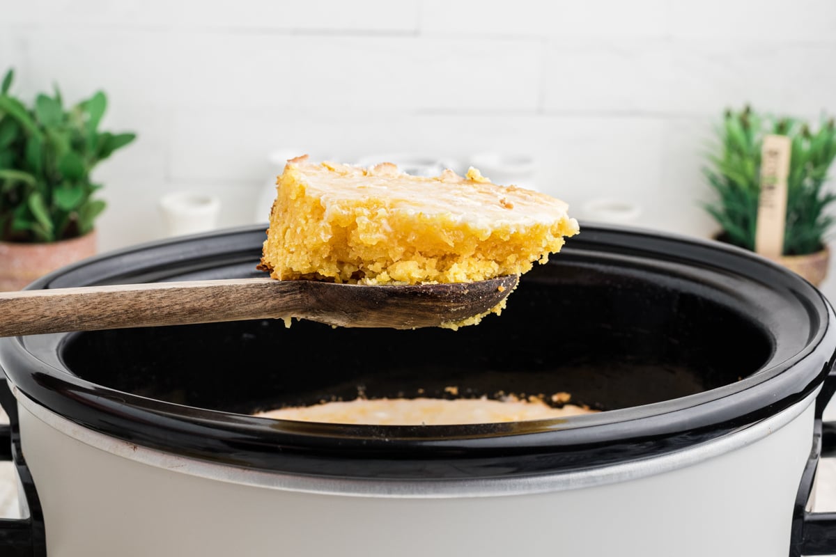 crockpot lemon cake on a spoon.