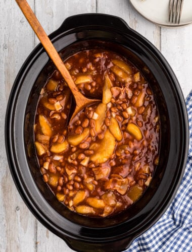 Cooked apple pie baked beans in a slow cooker.
