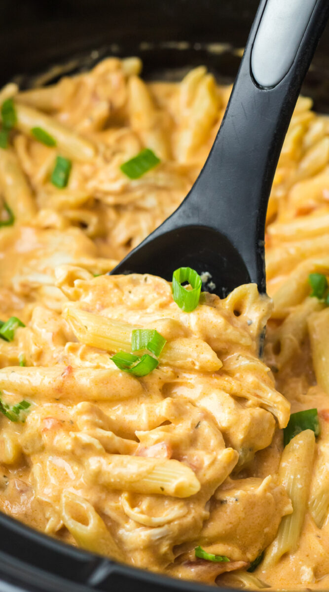 long image of buffalo chicken pasta for pinterest.