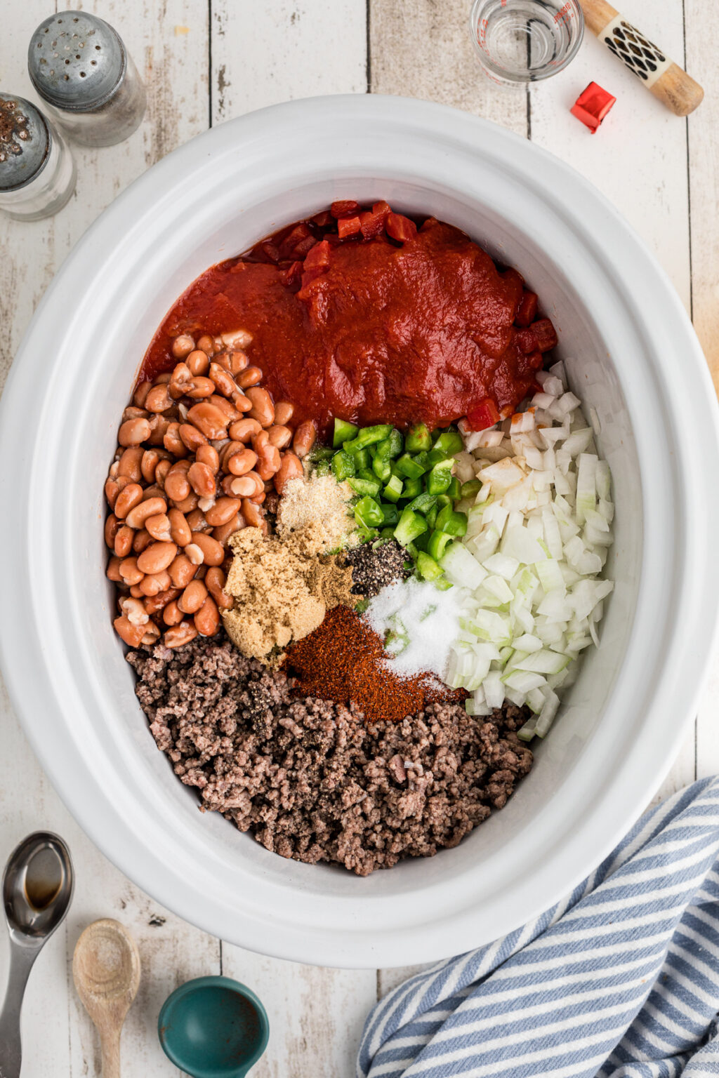Slow Cooker Chili with Four Secret Ingredients - The Magical Slow Cooker