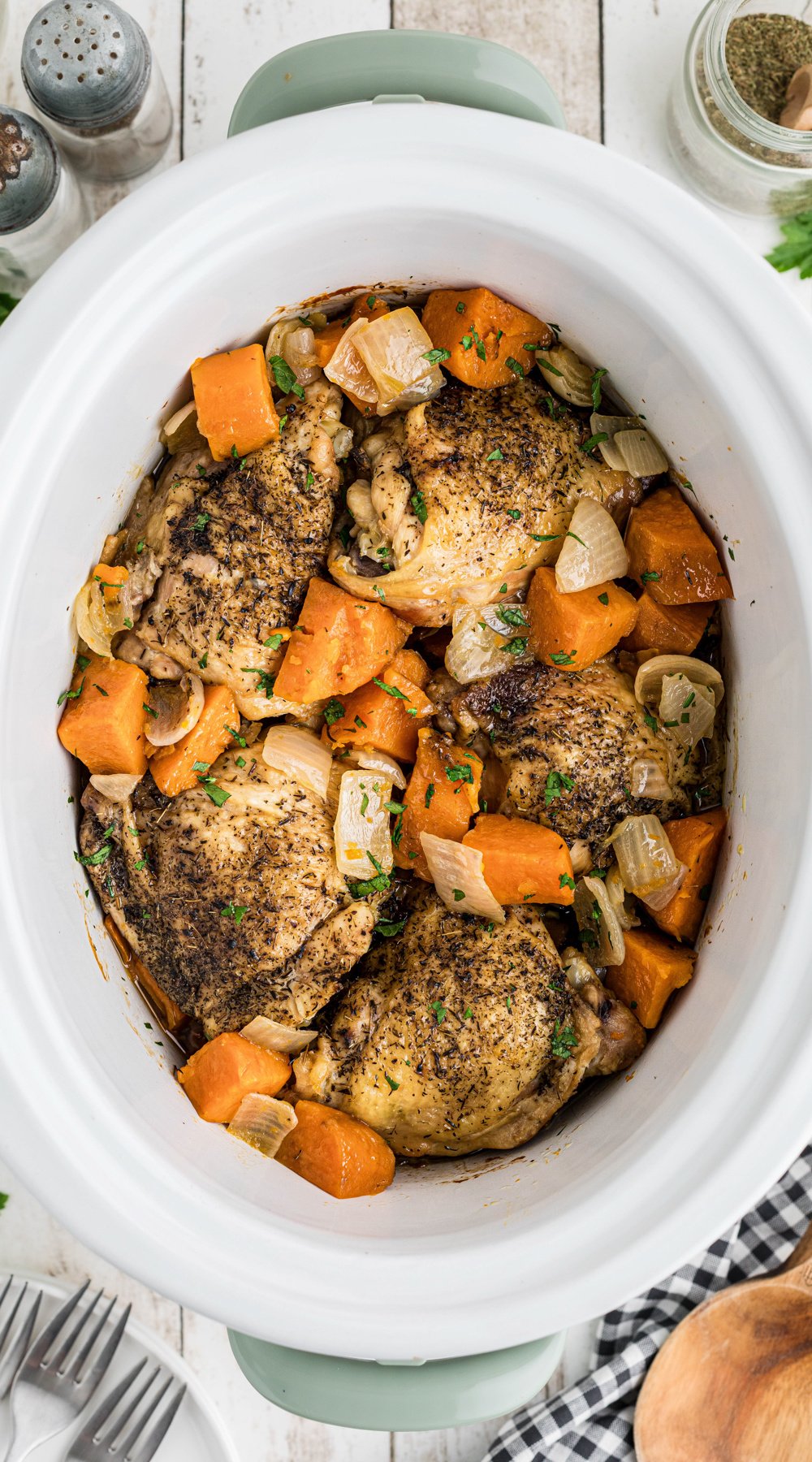 Long image of autumn chicken in a slow cooker.
