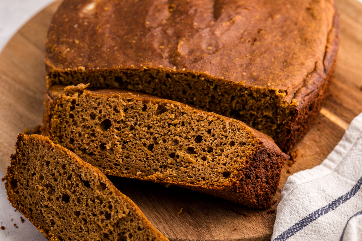 Close up of sliced crockpot pumpkin bread.