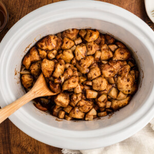 overhead of slow cooker caramel apple cinnamon roll casserole.