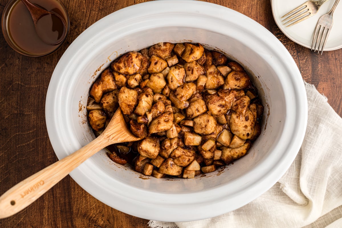 overhead of slow cooker caramel apple cinnamon roll casserole.