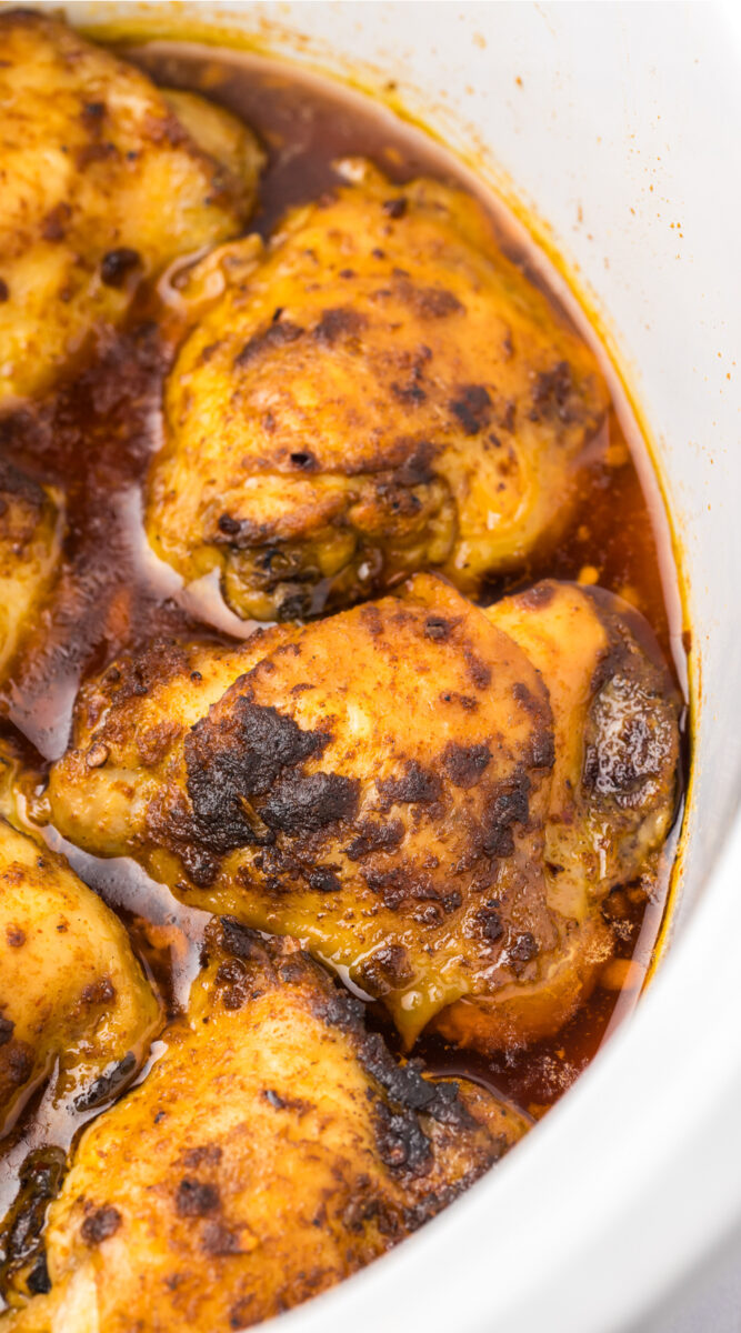 long image of slow cooker chicken thighs.