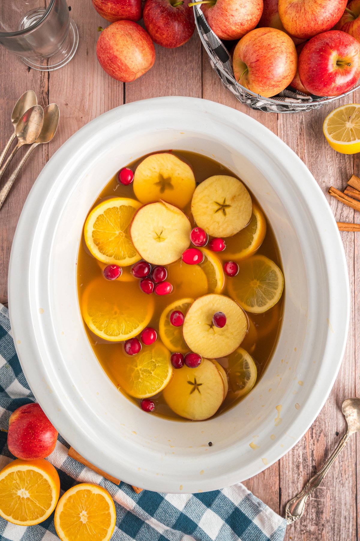 ready to serve apple cider.