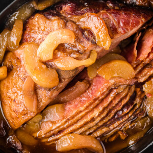 overhead shot of slow cooker apple and clove ham.