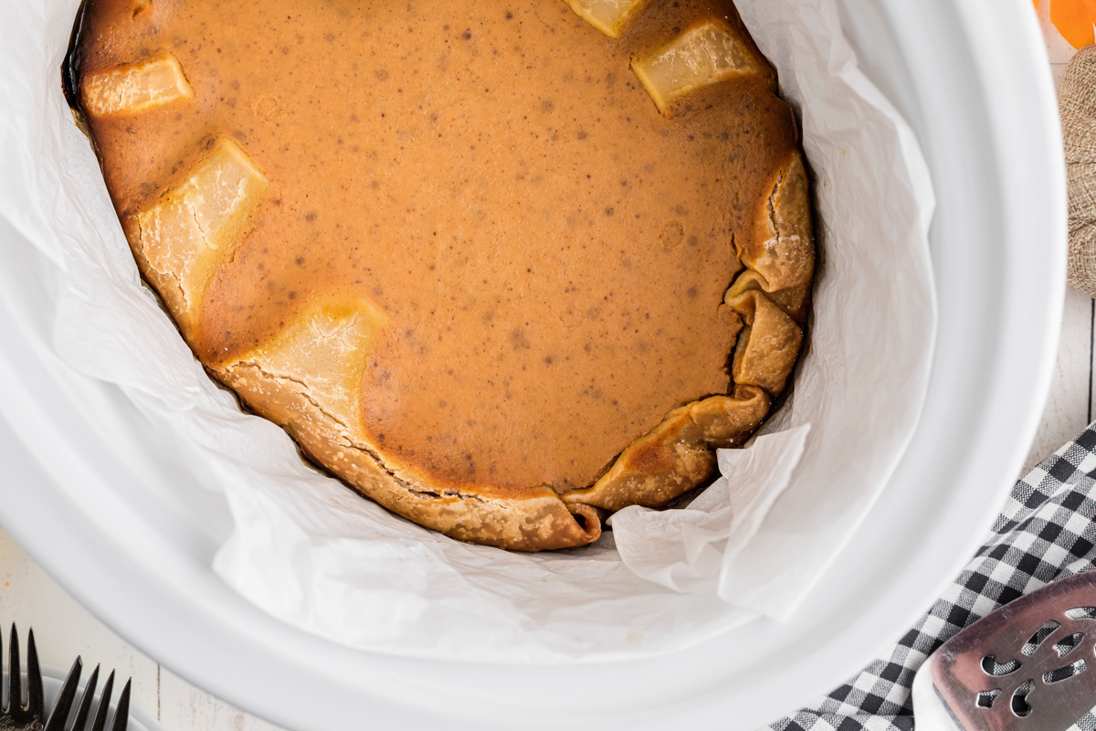 overhead shot of slow cooker pumpkin pie.